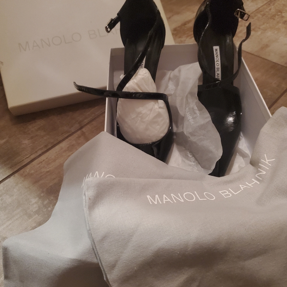 MANOLO BLAHNIK